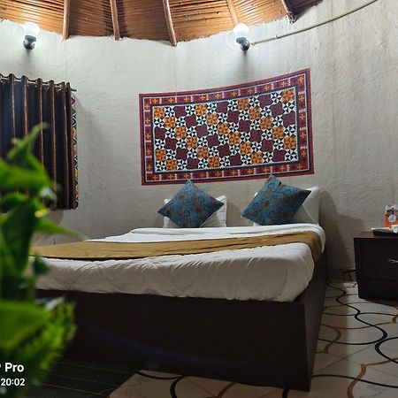 Modhera Sunrise Resort - Tents Bhungas Jungle Restaurants & Candlelight Dining Kalri Экстерьер фото