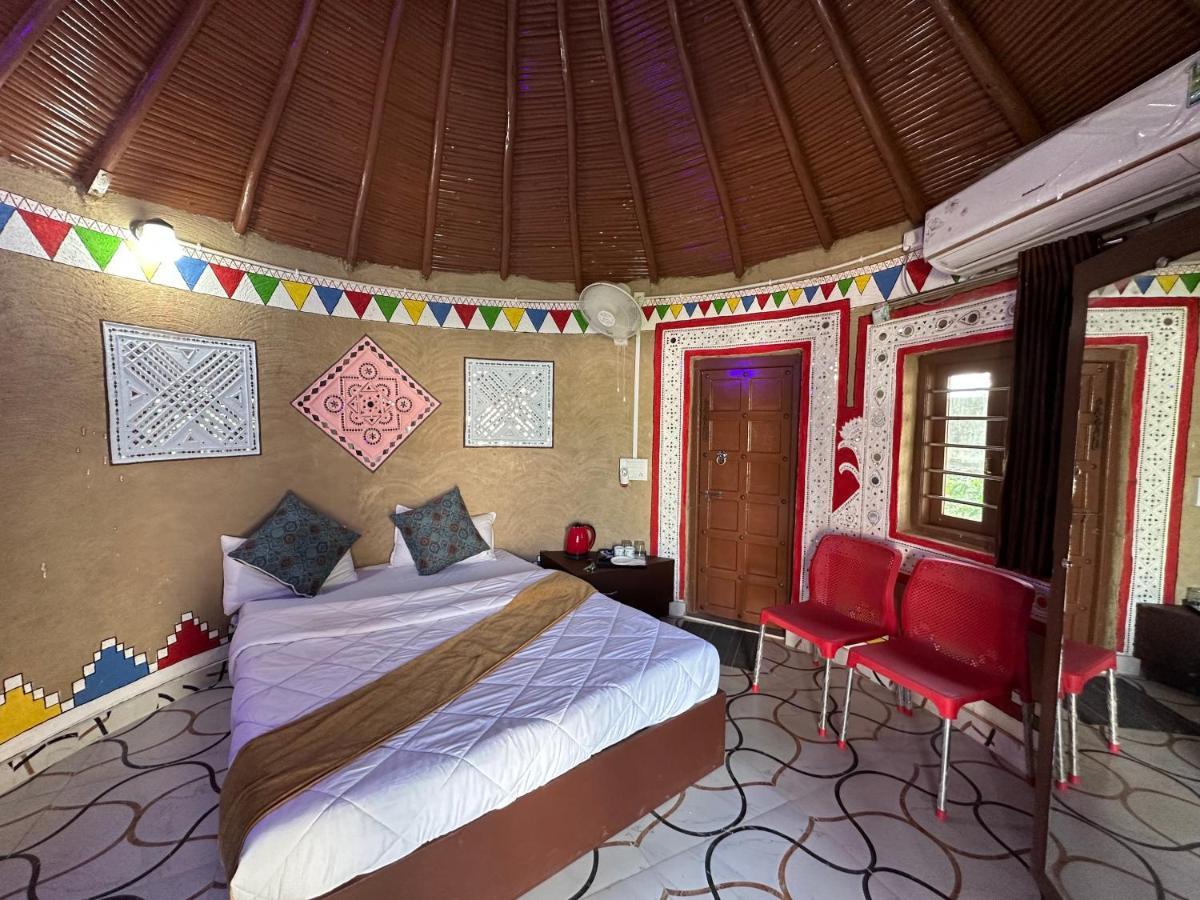 Modhera Sunrise Resort - Tents Bhungas Jungle Restaurants & Candlelight Dining Kalri Экстерьер фото