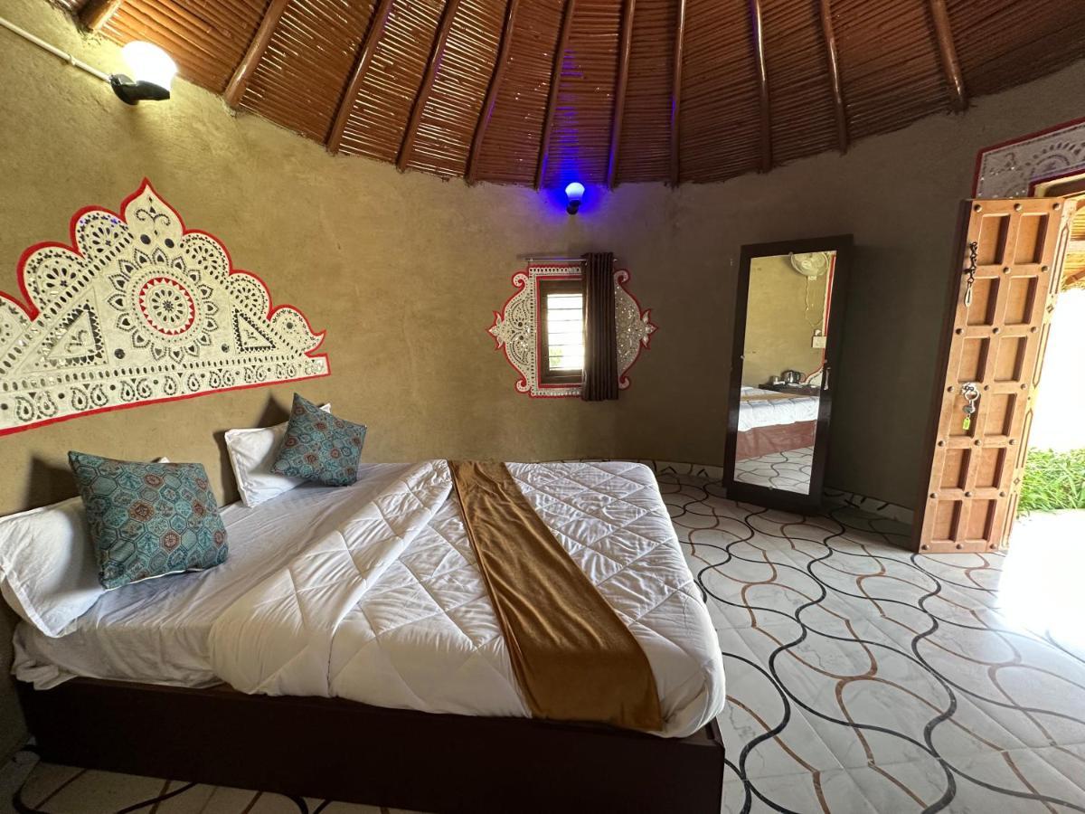 Modhera Sunrise Resort - Tents Bhungas Jungle Restaurants & Candlelight Dining Kalri Экстерьер фото