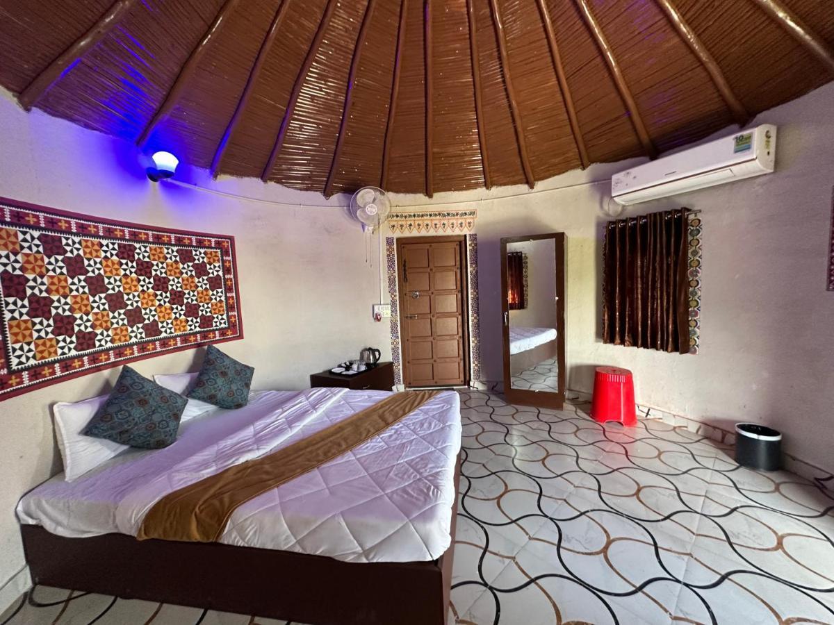 Modhera Sunrise Resort - Tents Bhungas Jungle Restaurants & Candlelight Dining Kalri Экстерьер фото