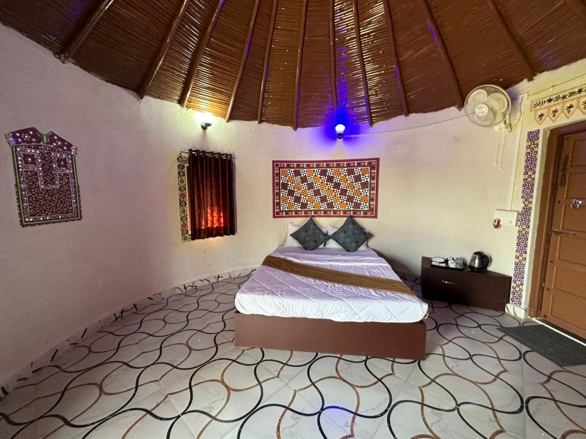 Modhera Sunrise Resort - Tents Bhungas Jungle Restaurants & Candlelight Dining Kalri Экстерьер фото