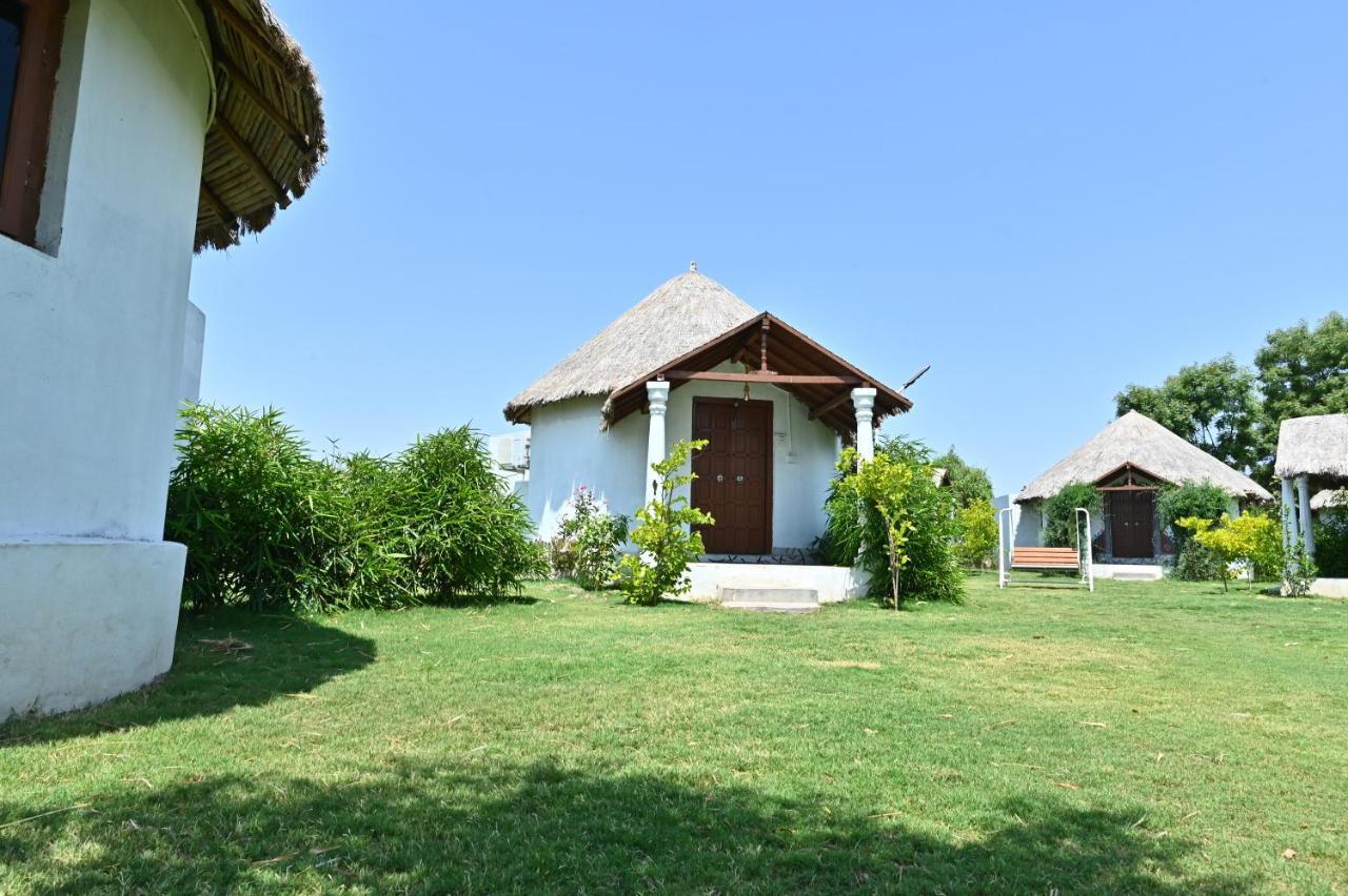 Modhera Sunrise Resort - Tents Bhungas Jungle Restaurants & Candlelight Dining Kalri Экстерьер фото